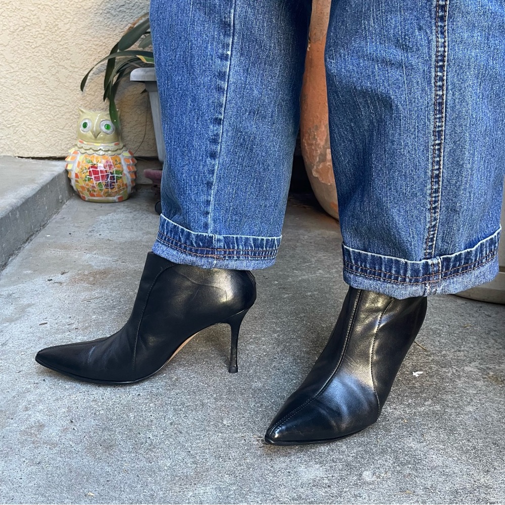 Vintage black Manolo Blahnik all leather booties - Picture 3 of 15